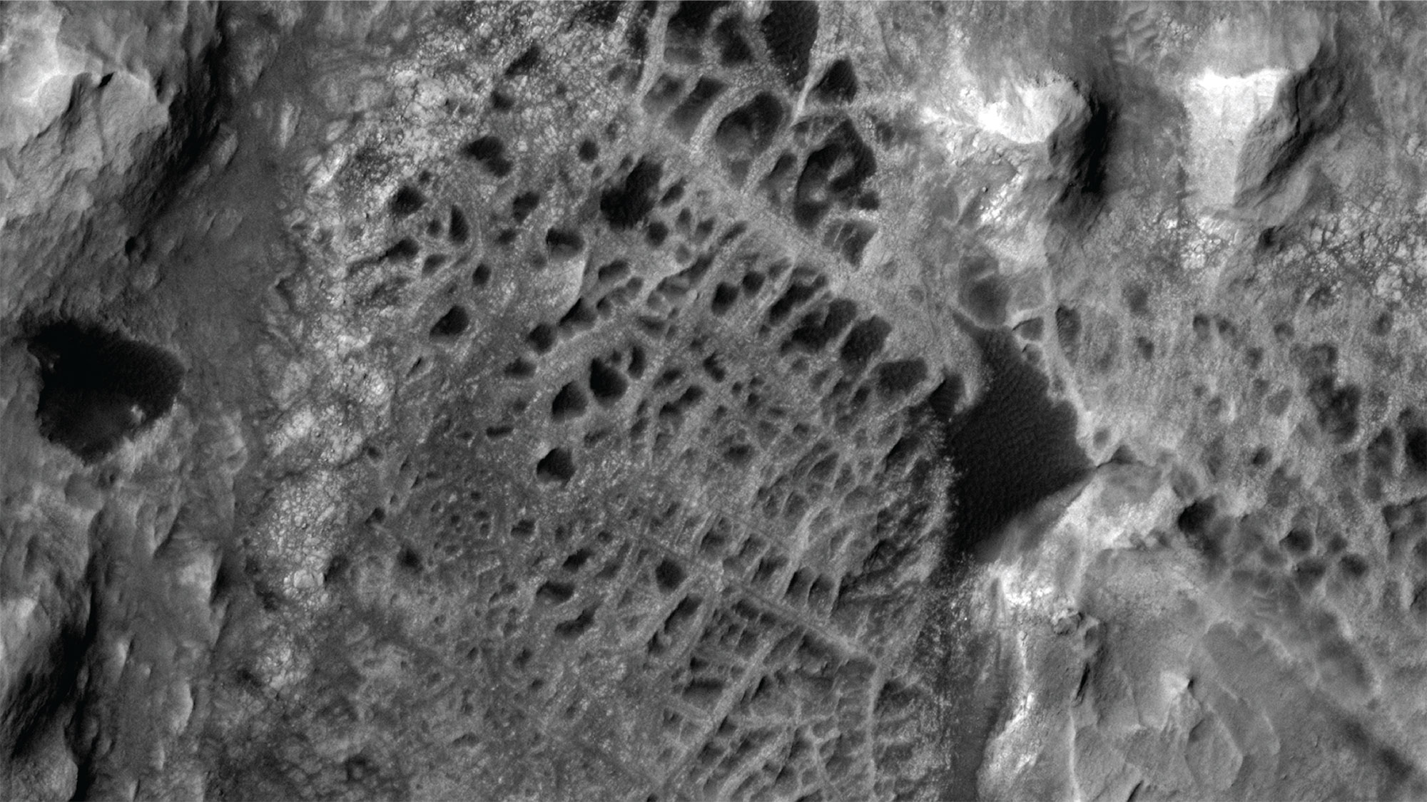 Mar image captured by NASA’s Mars Reconnaissance Orbiter on Dec. 10, 2006.