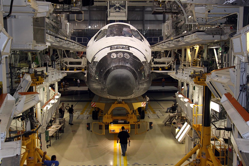 In the Orbiter Processing Facility (OPF) at NASA’s Kennedy Space Center in Florida, workers finish processing Atlantis for STS-129