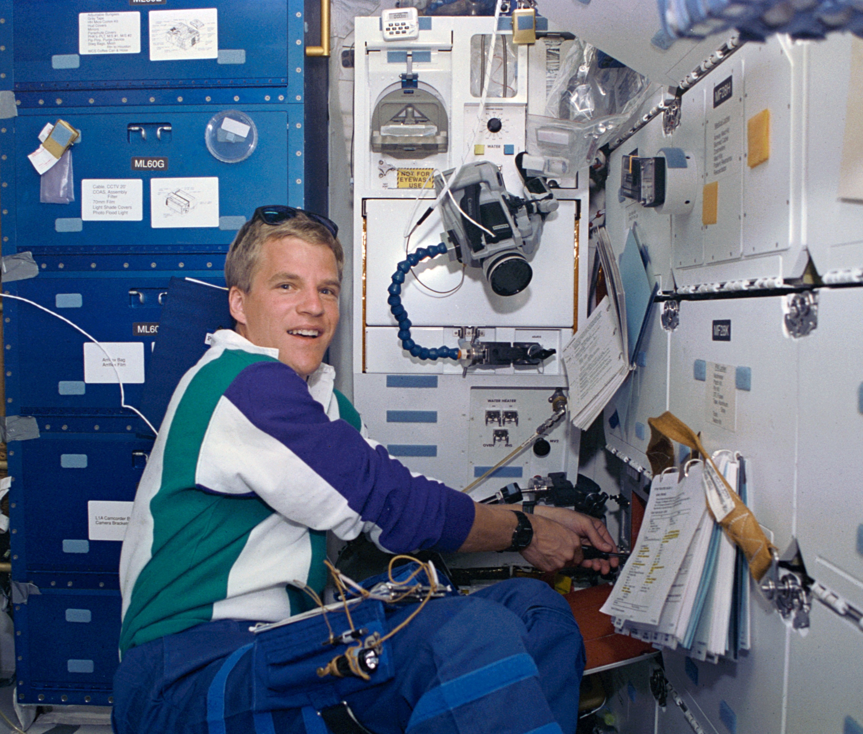 Scott E. Parazynski operates a protein crystallization experiment in the shuttle middeck