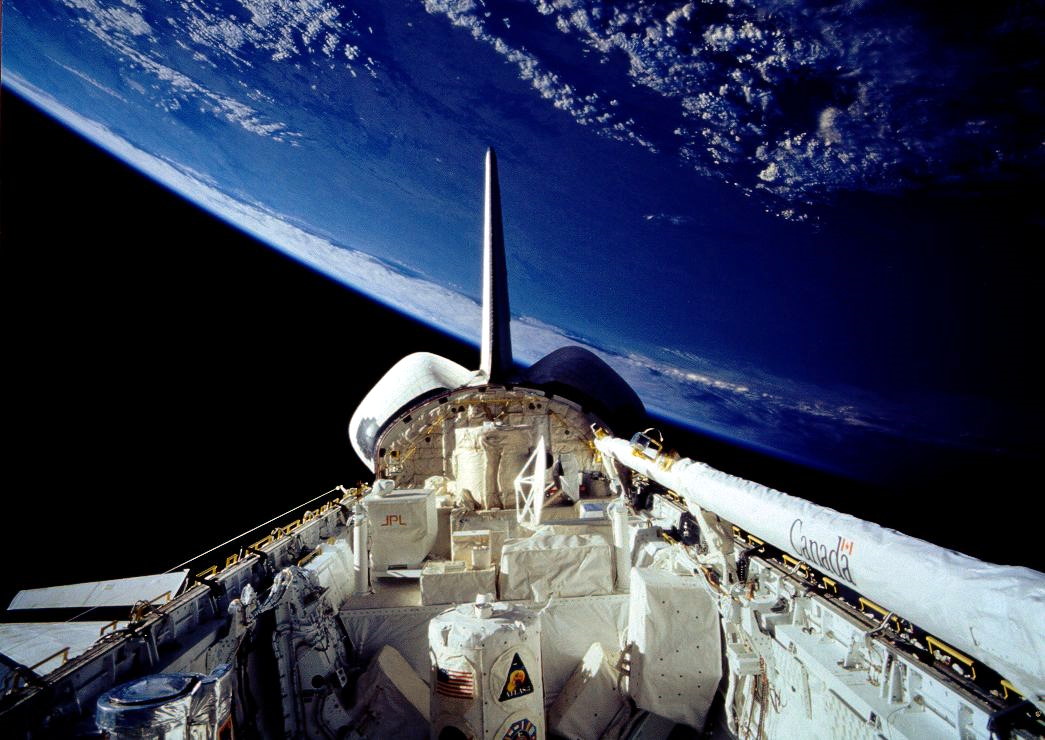 ATLAS-3 payload and the CRISTA-SPAS deployable satellite behind it